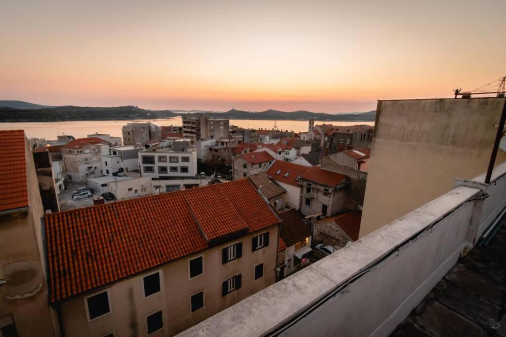 The Spot - Rooftop In The City Centre + Parking Σίμπενικ Εξωτερικό φωτογραφία